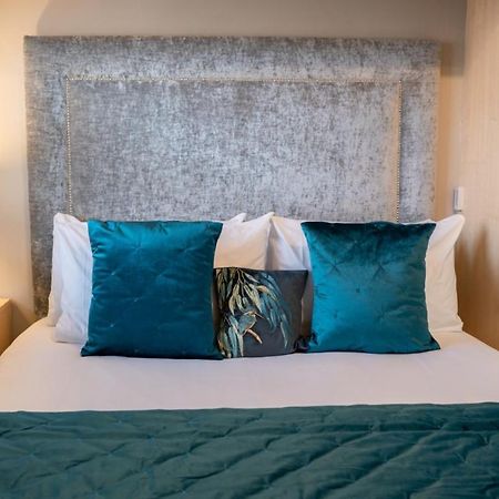 Perfectly Located Central Chester Town House -2Br Экстерьер фото
