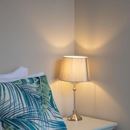 Perfectly Located Central Chester Town House -2Br Экстерьер фото