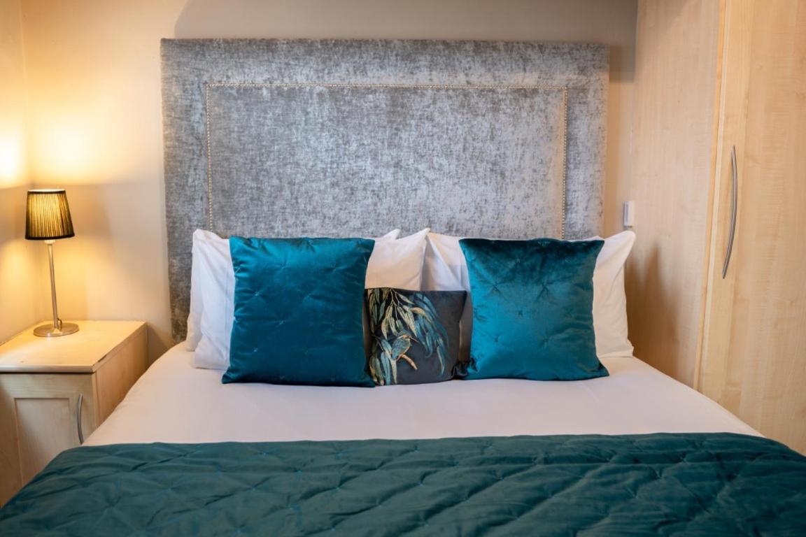 Perfectly Located Central Chester Town House -2Br Экстерьер фото
