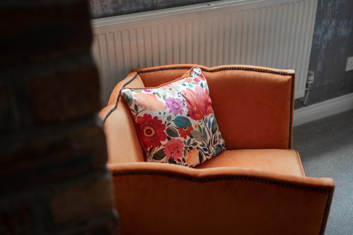 Perfectly Located Central Chester Town House -2Br Экстерьер фото