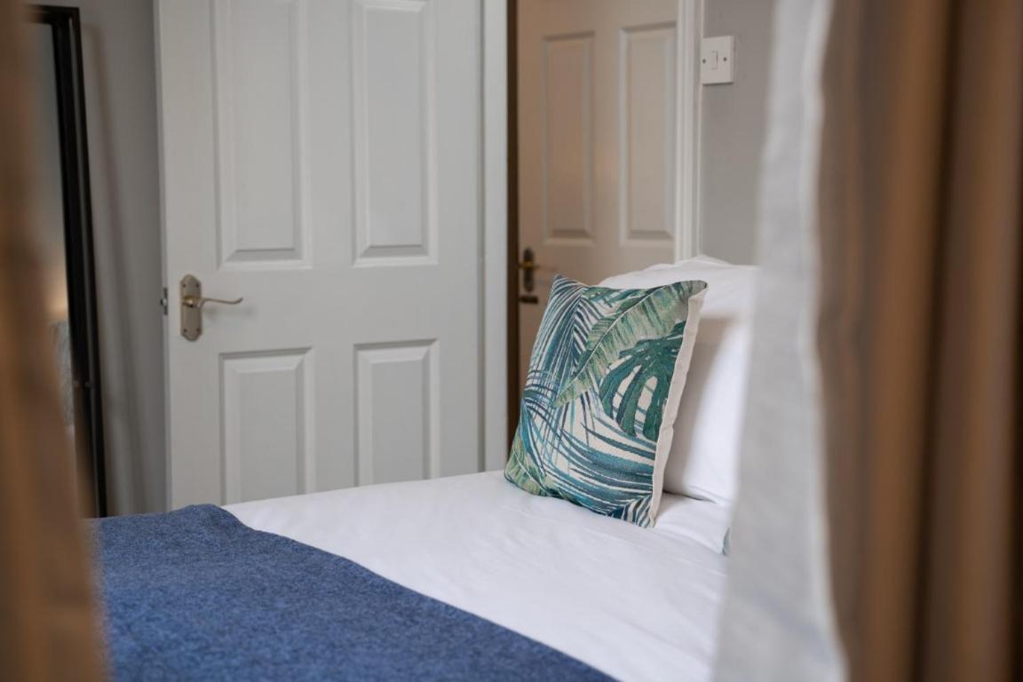Perfectly Located Central Chester Town House -2Br Экстерьер фото
