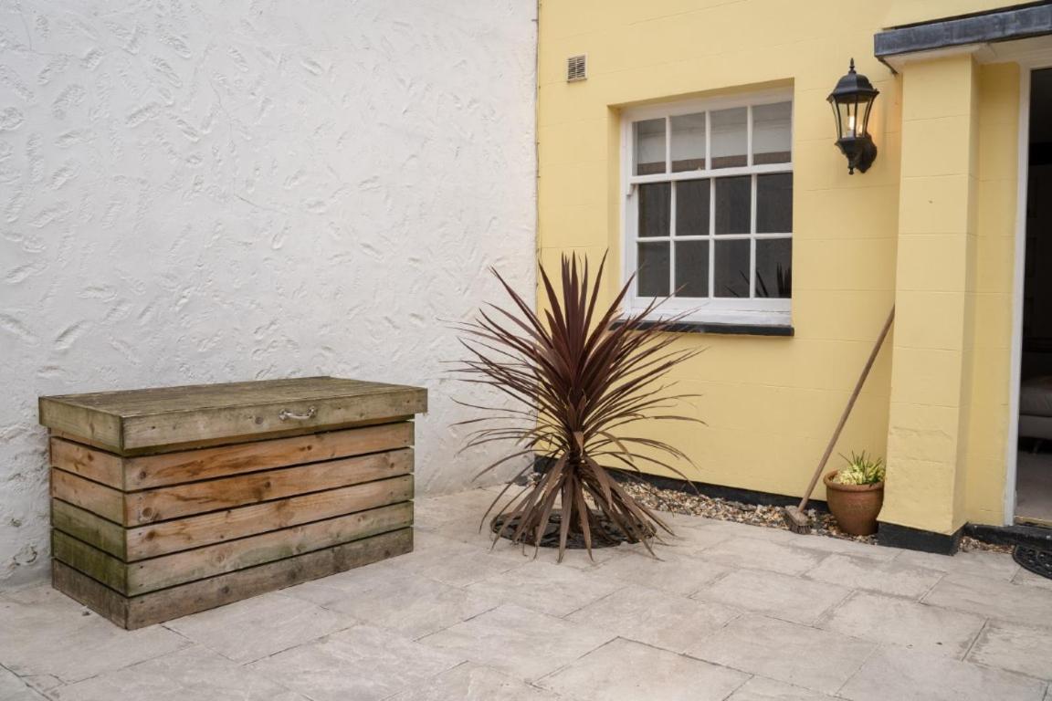 Perfectly Located Central Chester Town House -2Br Экстерьер фото