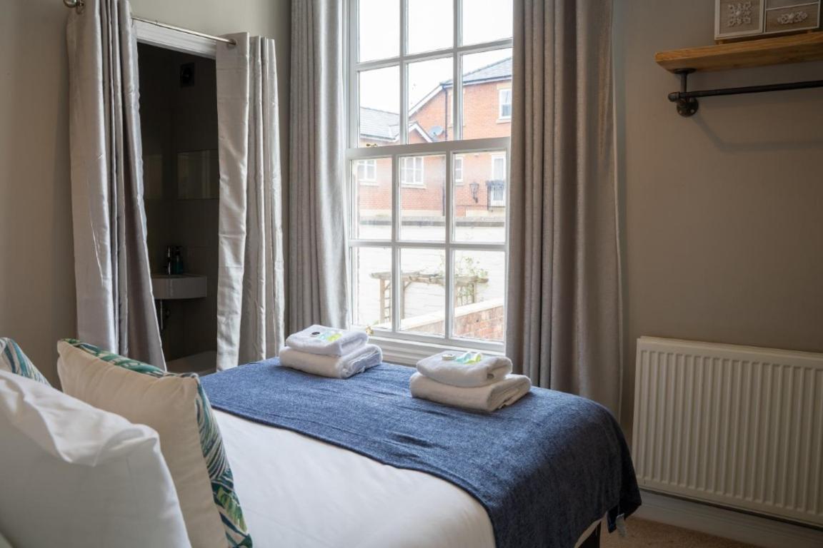 Perfectly Located Central Chester Town House -2Br Экстерьер фото