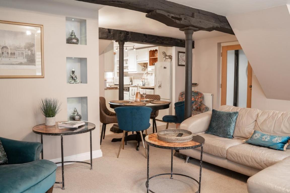 Perfectly Located Central Chester Town House -2Br Экстерьер фото