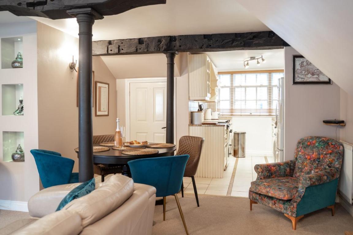 Perfectly Located Central Chester Town House -2Br Экстерьер фото
